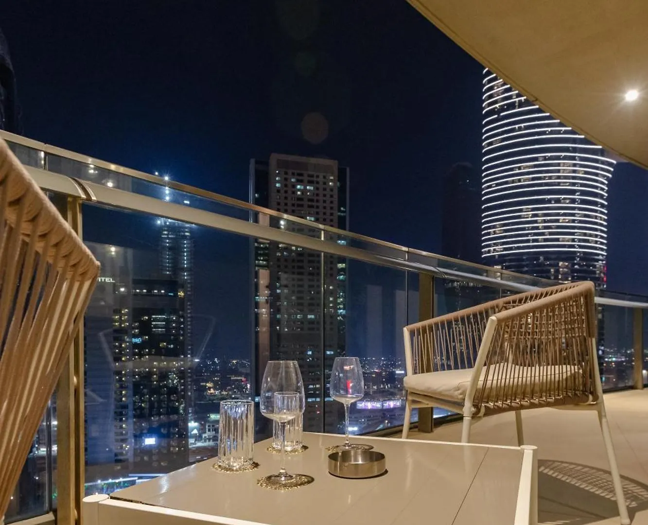 Dubai Mall Direct Connection Apartment - Burj Vista