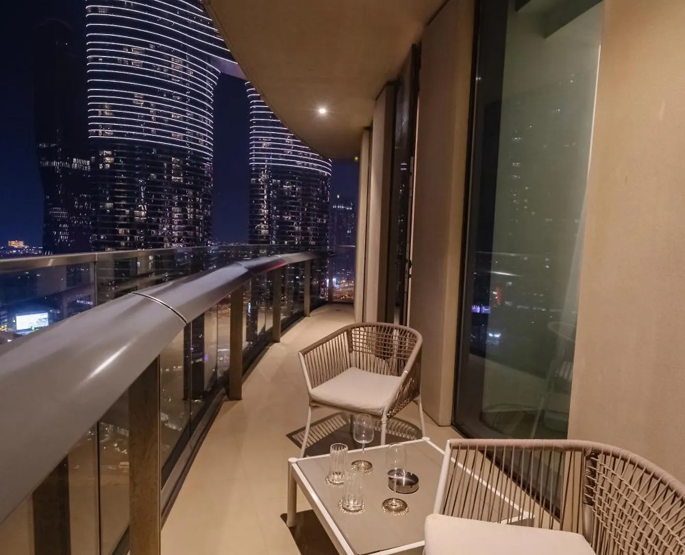 Dubai Mall Direct Connection Apartment - Burj Vista United Arab Emirates